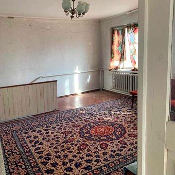 Продаю двоповерховий  пів будинку із цегли, розглядаю продаж за сертифікати