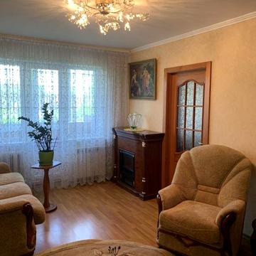 Продам 2 кімнатну квартиру по вул . Небесноі Сотні р-н  Житнього ринку