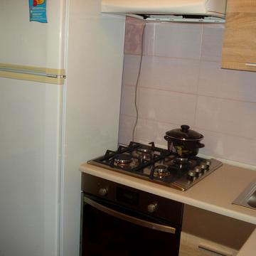 Будівельників вул., 12