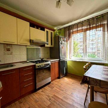 Продаж 2 кім. квартири по вул. Стрийська. Цегла