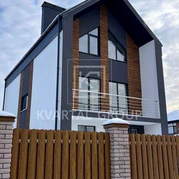 Атмосферний триповерховий котедж площею 160 м² із функціональним каміном!