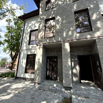 Продаю таунхаус з централізованими комунікаціями