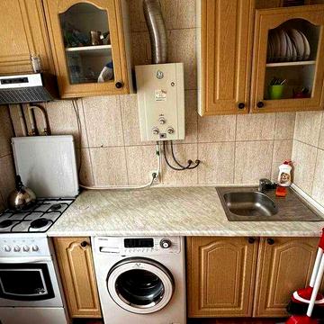 Продаю 2 комнатную квартиру в лесках на Бутомы и1