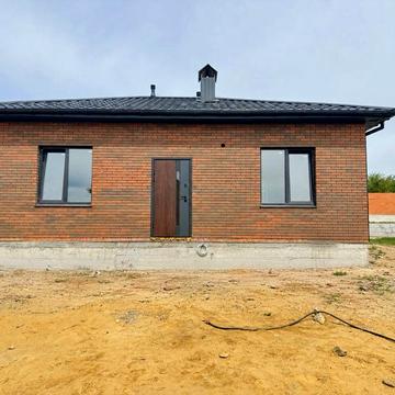 Одноповерховий будинок.  Власна ділянка, затишна локація.  Продаж від забудовника.