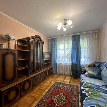 Продам 3 кімнатну в центрі м Шептицький