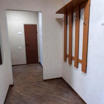 Академіка Доброхотова вул., 17