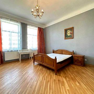 Продаж 2 кімнатної у центрі міста