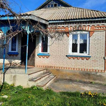 Будинок в селі Гранів
