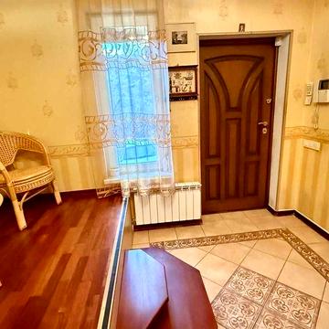 Продаж двоповерхової квартири в Центрі
