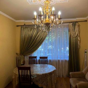 Продам 4 - кімнатну квартиру з ремонтом на Садах.