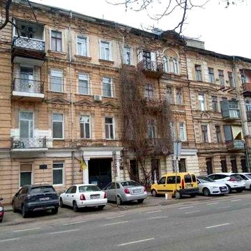 Продам однокомнатную квартиру возле Парка Шевченко