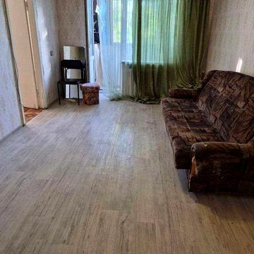 Продам 3 кімн. квартиру в ЦЕНТРІ . 2/5 цегл. Житловий стан. 45000
