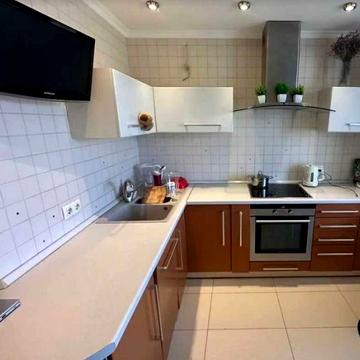 Продам трикімнатну квартиру в гарному стані на середньому поверсі на ПЕРЕМОЗІ (720275)