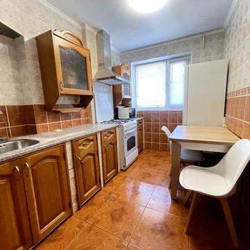 Продаж 3 квартири  пл. Перемоги все залишаться