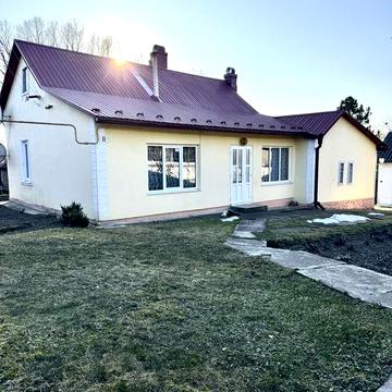 Продаж цегляного будинку з комунікаціями в Сторожинці