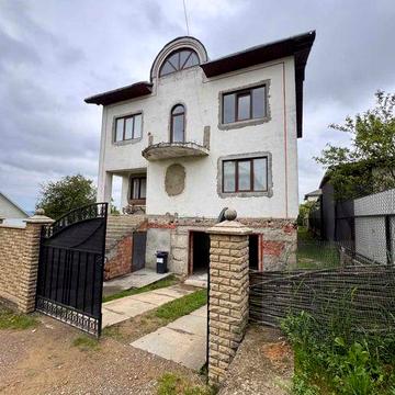 Продається  великий добротний будинок у Сторожинці