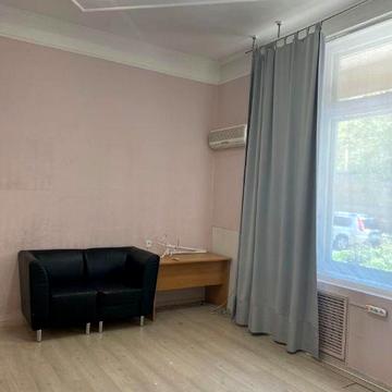 Продаж 1-к. квартири 45 кв. м., на Тарасівскій 21.