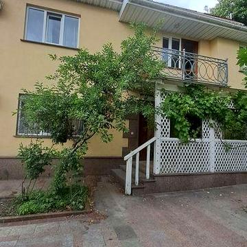 Здам 2 поверховий будинок 5 кімнат метро " Вокзальна"