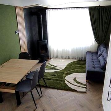 Продаж 1/2 кімнатної квартири з великою терасою.