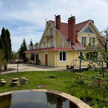 Двоповерховий 3-квартирний будинок в с. Гореничі