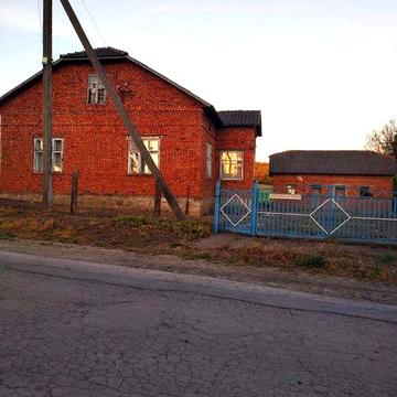 Продається цегляний будинок, 15 сотих, плюс 36 сотих городу криниця, електроенергія та інтернет