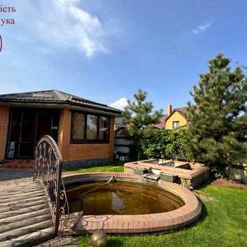 Продаж просторий та сучасний будинок комфорт-класу.