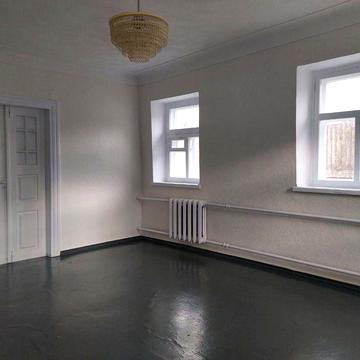 Срочно!!! Продам добротный дом с квадратным приватизированным участком земли возле Эпицентра.