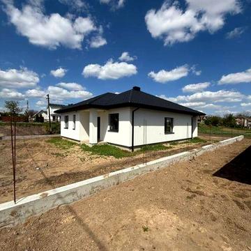 Продам сучасну американку в с.Житин початок села.