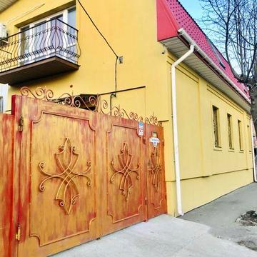 Будинок  в центрі під проживання та бізнес