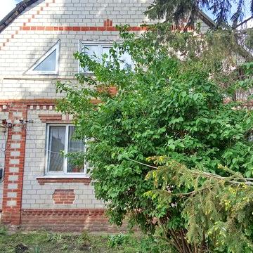 Продаж великого будинку з усіма зручностями.