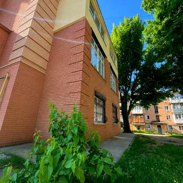 Продам 5-кімнатну квартиру