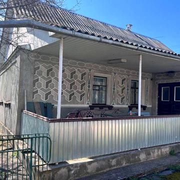 Продам будинок з виходом до ставу, та з комунікаціями