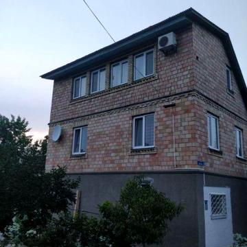 Продам свой 3-х этаж частный дом 7 км от Киева с.Круглык Вита-Почтовая