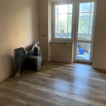 2-к квартира. Другий поверх. 54 м². Сонячна сторона.