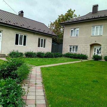 Продам домоволодіння 170 м.кв.зі зручностями на виїзді з Садгори