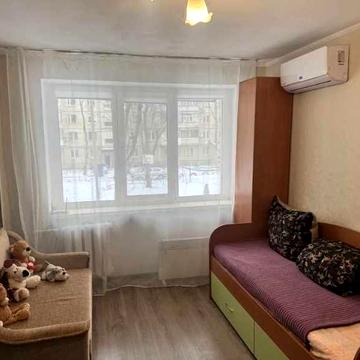 Продається маленька виділена 1 кім. квартира поруч з парком та Кримським бульваром!  р27