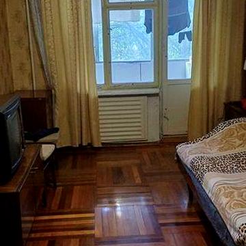 продам 3 кімнатну  квартиру вул. Толока , під програми