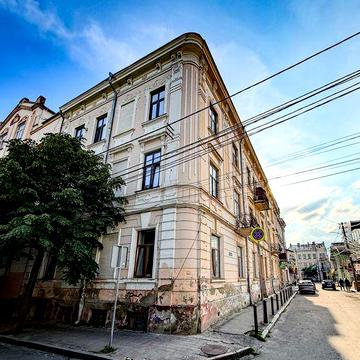 3х кім австрійка, 2 поверх з трьох, вул. Загула навпроти католицького костелу Серце Іісуса в Чернівцях