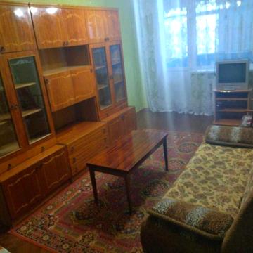 Сдается трехкомнатная квартира на Новых Домах, недалеко от Коммунального рынка.