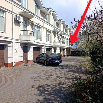 ТаунХаус- квартира, гараж, 10 хв від метро , П. Прокоповича.