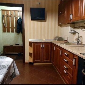 Здам в оренду 2-х кімнатну квартиру на Виноградарі , просп. Свободи 46. 4/10
