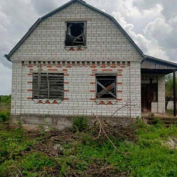 Житловий будинок з земельною ділянкою