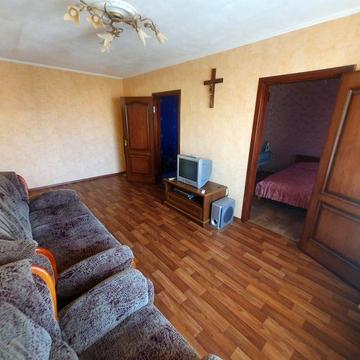 продам 4-кімнатну квартиру