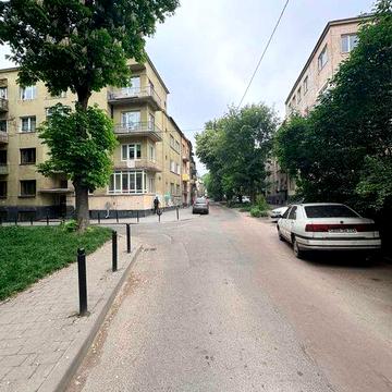 Продаж квартири по вул. Тютюнників, близько центру, паркова зона