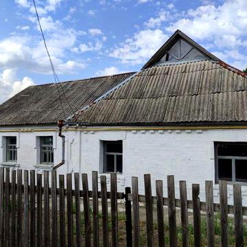 продається будинок біля річки