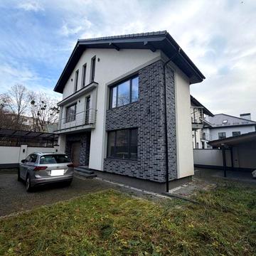Продаж котеджу (дуплекс) 244 м2 2.6 сот вул. Каховська без ремонту