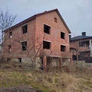 Продаж коробки район Дубово біля ставка перша лінія