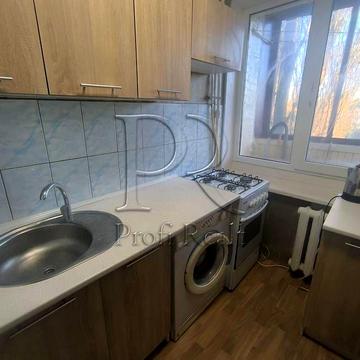 Продаж 1 кімн. квартири за адресою Зодчих 56 А