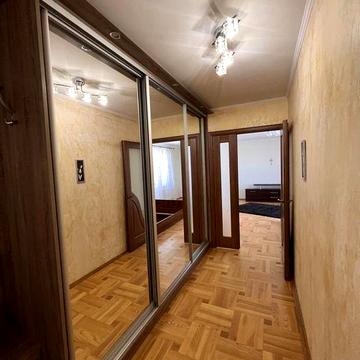 Здається велика 2 кім квартира