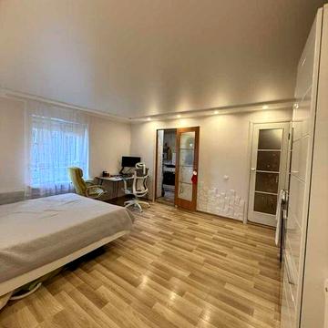 2к, Центр, р-н Альтанки, з гаражем, автономне опалення